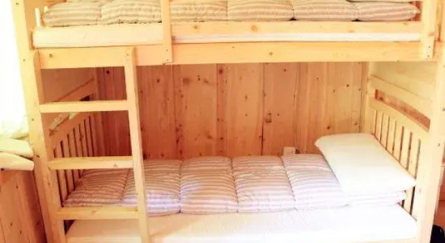 Кровать в общем номере Songpan Yi Xin Yuan Hostel