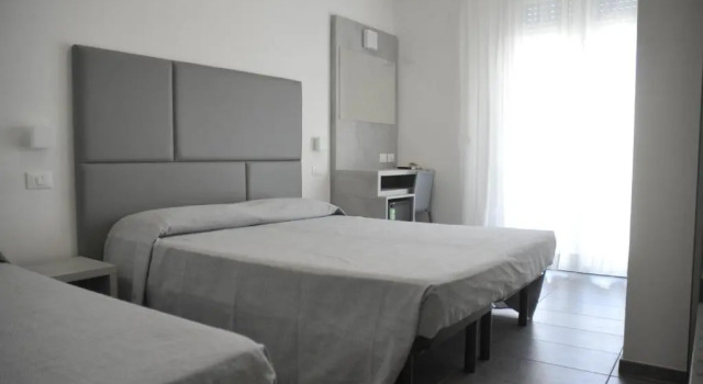 Трёхместный номер Standard с балконом Hotel Eugenio