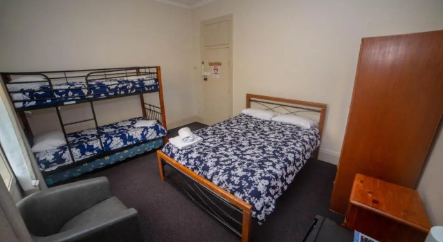 Четырёхместный номер Standard Australian Hotel