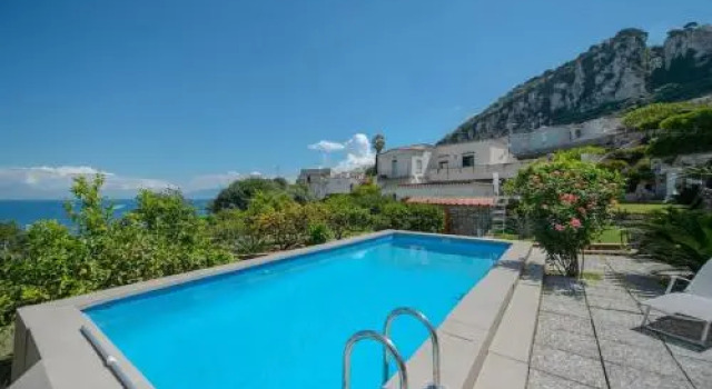 Villa capri con giardino e piscina