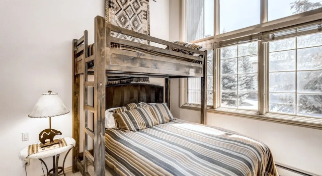 Ski in Ski Out Slopeside in Steamboat by RedAwning, Забронировать Отель Отели Стимбот-Спрингса 3 звезды, 3*