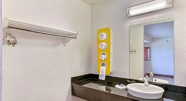 Четырёхместный люкс Motel 6-Pinole, CA