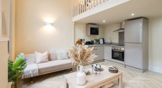 Апартаменты Host Stay Athenaeum House