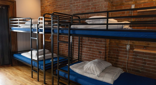 Treehouse Hostel, Book Hostel / Vandrerhjem Hostels i Montreal, nær Phillips Square, Hostel / Vandrerhjem