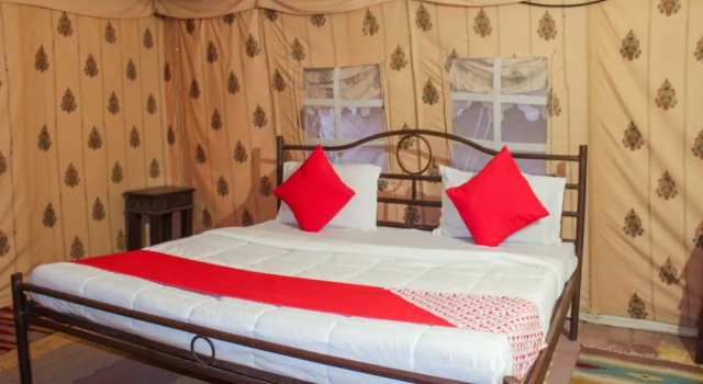 OYO 26228 Royal Camps, Boek Hotel Hotels in Kanoi met zwembad, Zwembad