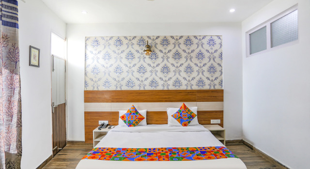 Номер Deluxe FabHotel Aravali Suites - DLF Phase 3