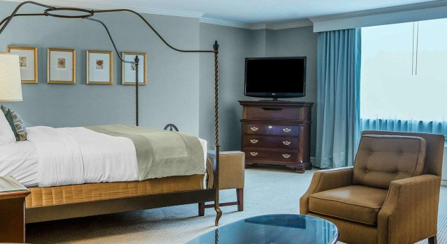 Comfort Inn & Suites Near Burke Mountain, Забронировать Отель Сент-Джонсбери штат Вермонт