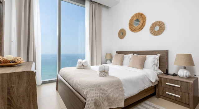 Апартаменты Waves Holiday Home - Jaw-Dropping Sea View From This Comfy Retreat