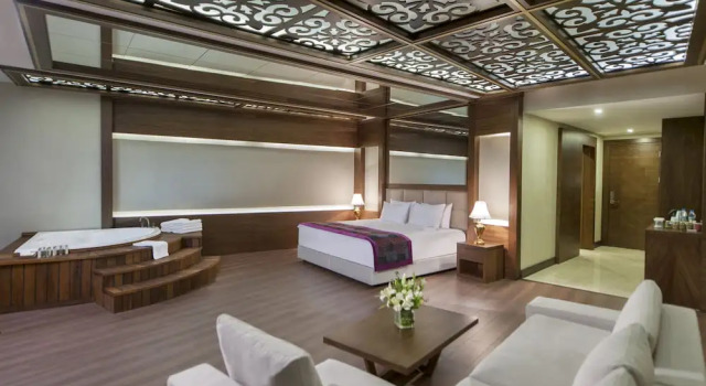 Люкс с балконом Akrones Thermal Spa Convention Hotel