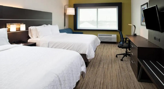 Четырёхместный номер Standard Holiday Inn Express & Suites - Romeoville - Joliet North by IHG