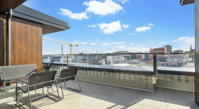 Апартаменты Luxury Superb City Fringe Penthouse