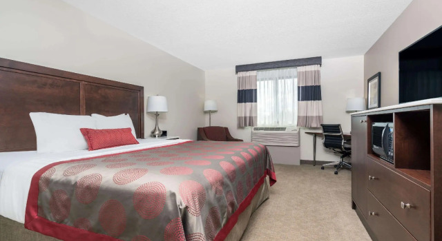 Номер Business Ramada by Wyndham Minneapolis Golden Valley