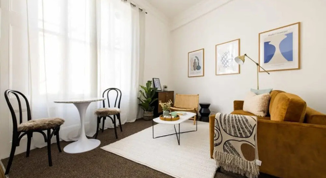Апартаменты Spacious Apartment With Office Rear Terrace