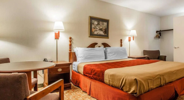 Двухместный номер Standard с балконом Econo Lodge Douglassville-Pottstown