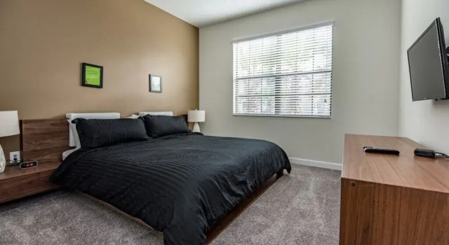 6 Bdrm 5 Bath in Solterra Resort