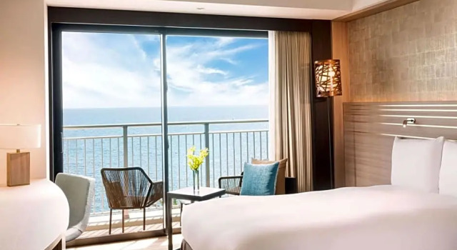 Двухместный номер с балконом и с видом на океан DoubleTree by Hilton Okinawa Chatan Resort