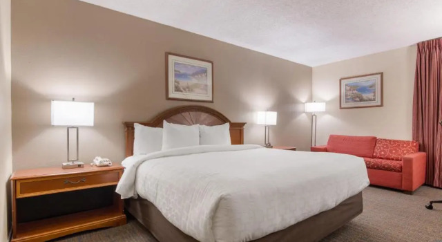 Номер Standard LeBossier Hotel