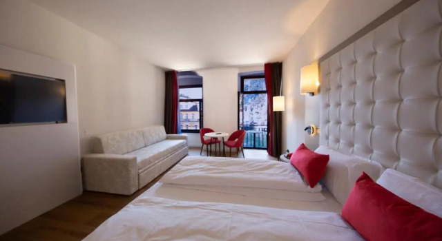 Семейный номер Standard с видом на озеро Hotel Centrale