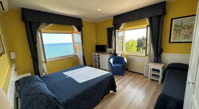 Трёхместный номер Standard с видом на море Hotel LIsola