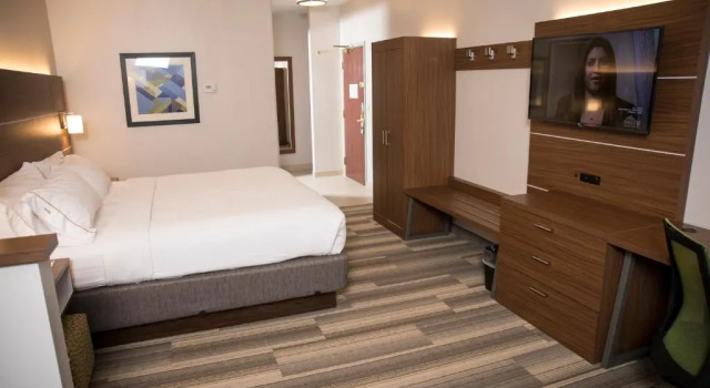 Люкс Holiday Inn Express Hotel & Suites Lexington-Downtown University by IHG