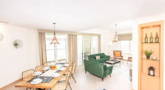 Апартаменты 5 min walk to Five Palm -spacious (200M2) 3BR+kids