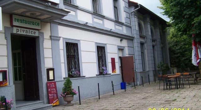 Hotel Slánka Černošice, Забронировать Отель Отели Cesky Kras с парковкой, Парковка