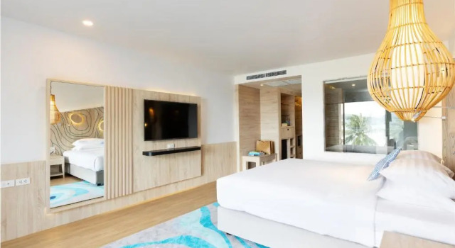 Двухместный номер Deluxe с балконом и с видом на море LIV Hotel Phuket Patong Beachfront