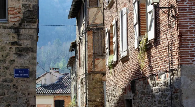 Auberge Lion DOr, Book Hostel Hostels in Tarn-et-Garonne, Hostel