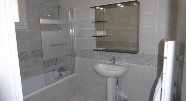 Трёхместный номер Standard Logis Hôtel LArche de Noé