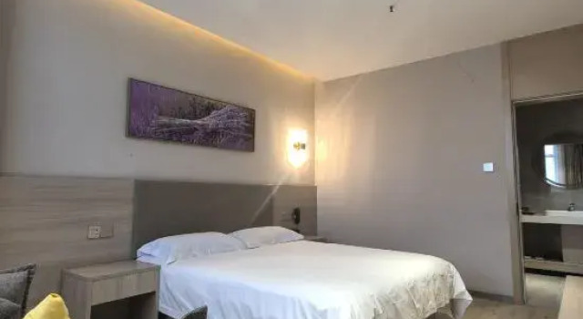 Люкс Deluxe Yijia 365 Chain Hotel (Shijiazhuang Canal Bridge Railway University Yitang Metro Station Branch)