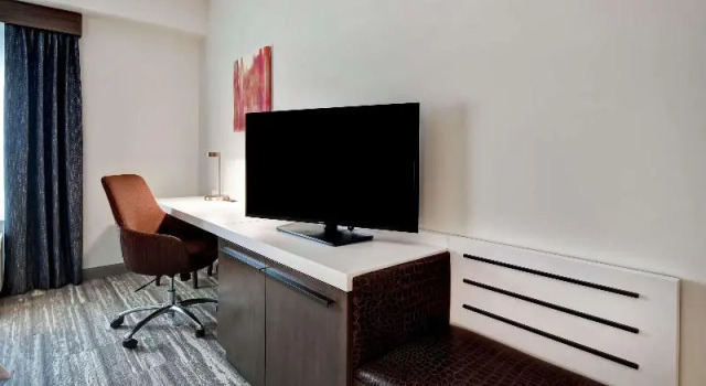 Двухместный номер Standard с видом на канал Hilton Garden Inn Lansing West