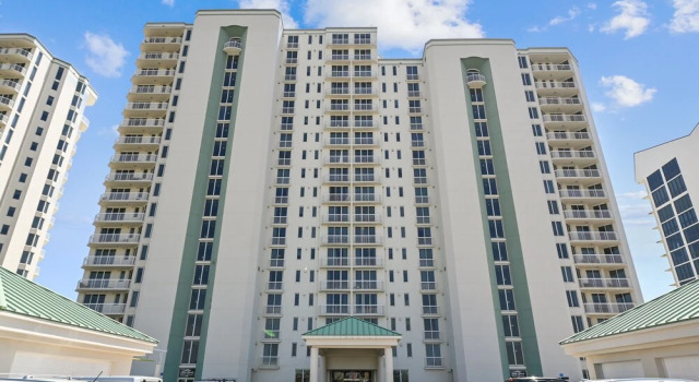 Silver Beach 506 is a gorgeous Gulf Front 4 BR with free beach service - sleeps 8 by RedAwning, Забронировать Апартаменты/квартира Дестин Emerald Coast, рядом с Аквапарк Биг-Каунас