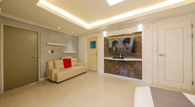 Nami Island Thira Pension