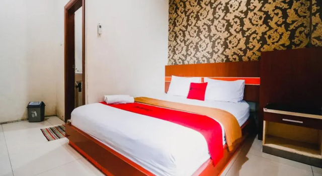 Двухместный номер Standard RedDoorz Plus at Grand City Inn Makassar