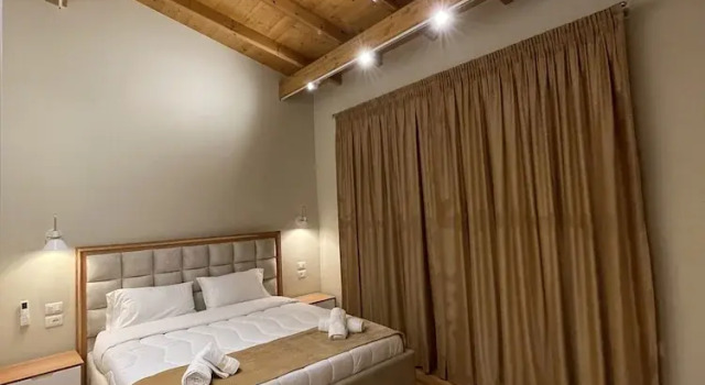 Трёхместный номер Deluxe с балконом Arial Penthouse Suites