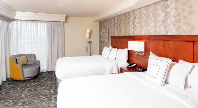 Двухместный люкс Courtyard Milwaukee Airport