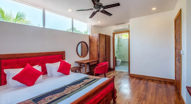 Villa Eternal, Private Pool, 3 Floors & Rooftop Terrace, Boek Villa Hotels in Siem Reap met parkeren, Parkeren