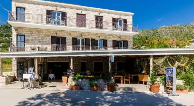 Five-Bedroom Apartment in Zaton Mali