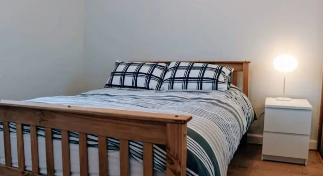 1 Bedroom Flat in City Centre Accommodates 4, Забронировать Апартаменты/квартира Эдинбург Midlothian, рядом с Холирудское абатство