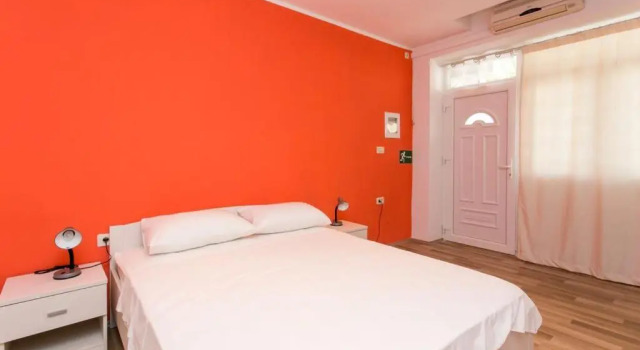 Апартаменты Цокольный этаж Apartments Deni 10
