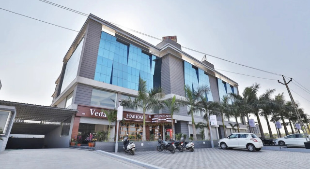OYO 11399 Hotel Landmark, Rezerwuj Hotel Koba Gujarat