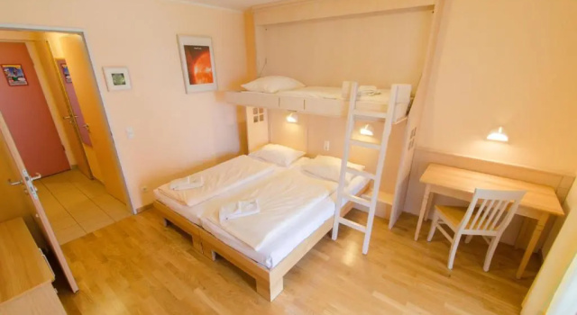 Трёхместный номер Standard JUFA Hotel Nördlingen