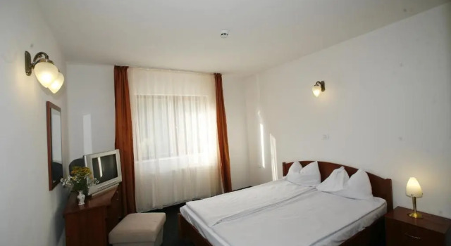 Hotel Paltinis, Rezerwuj Hotel Hotele w Carpathians - Romania z parkingiem, Parking