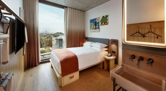 Номер Standard Moxy Sydney Airport