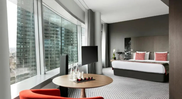 Люкс Grand Level с видом на Эйфелеву башню Meliá Paris La Défense