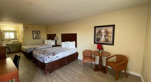Четырёхместный номер Standard Kenedy Inn and Suites