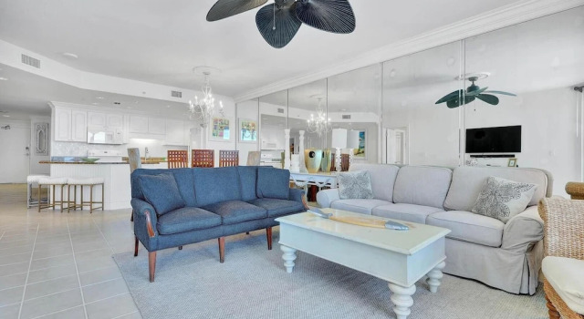 Beachfront Condo w/ View & Pool, Sleeps 8, Varaa Lomakoti Huvilat kohteessa Alabama, Villa