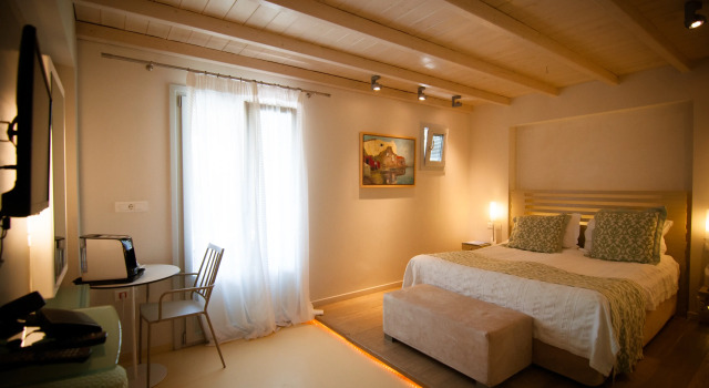 Iria Beach art hotel