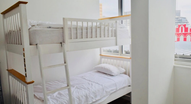 Bright 2 Bedroom Apartment in Cape Town City Centre, Забронировать Апартаменты/квартира Отели Кейптауна с бассейном, рядом с Замок Доброй Надежды, Бассейн