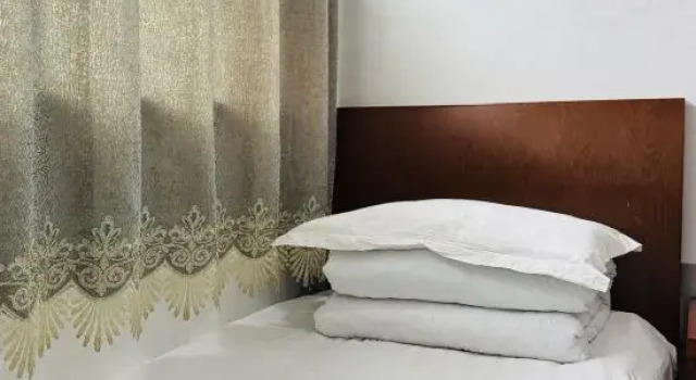 Кровать в общем номере (мужской номер) Changzhou Lemon Tree Chain Hotel